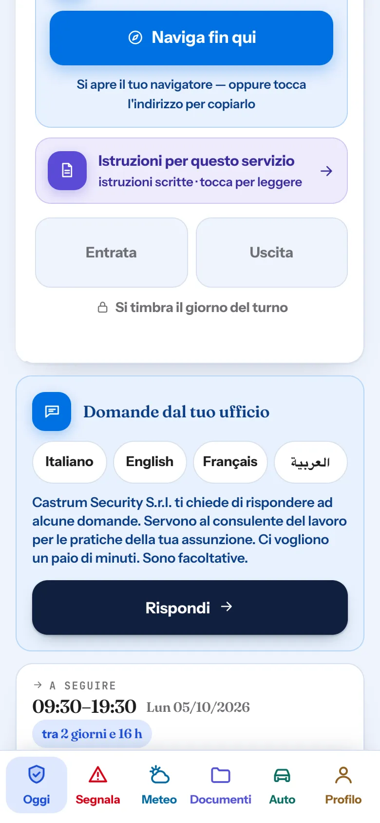 L'app «Sentinella in Servizio» su un telefono: la scheda «Domande dal tuo ufficio» con i tasti della lingua italiano, inglese, francese e arabo